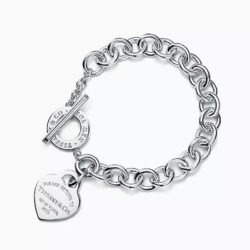 Pulseira com berloque de coração